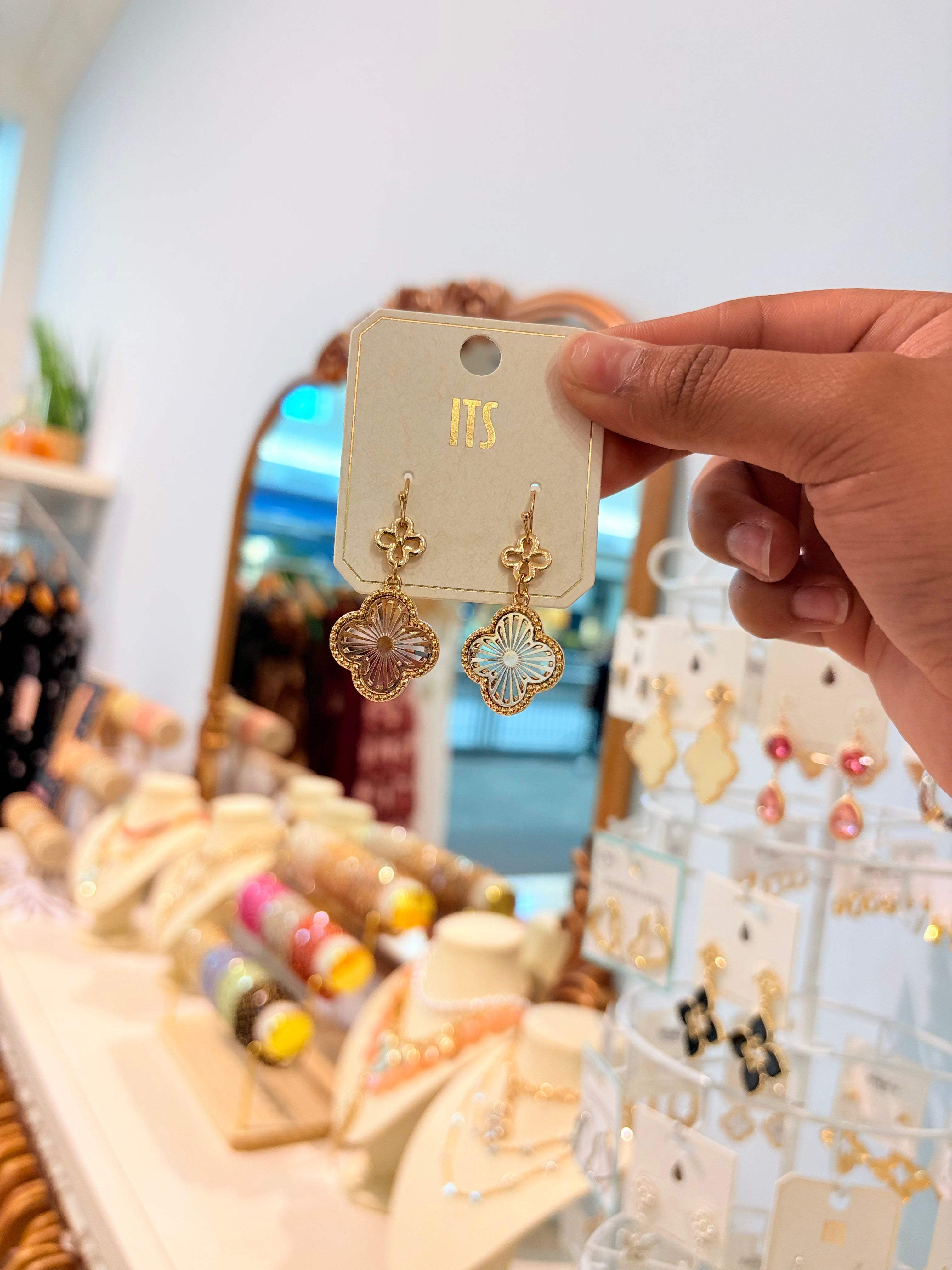 Clover drop earring