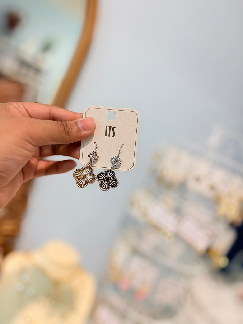 Clover drop earring