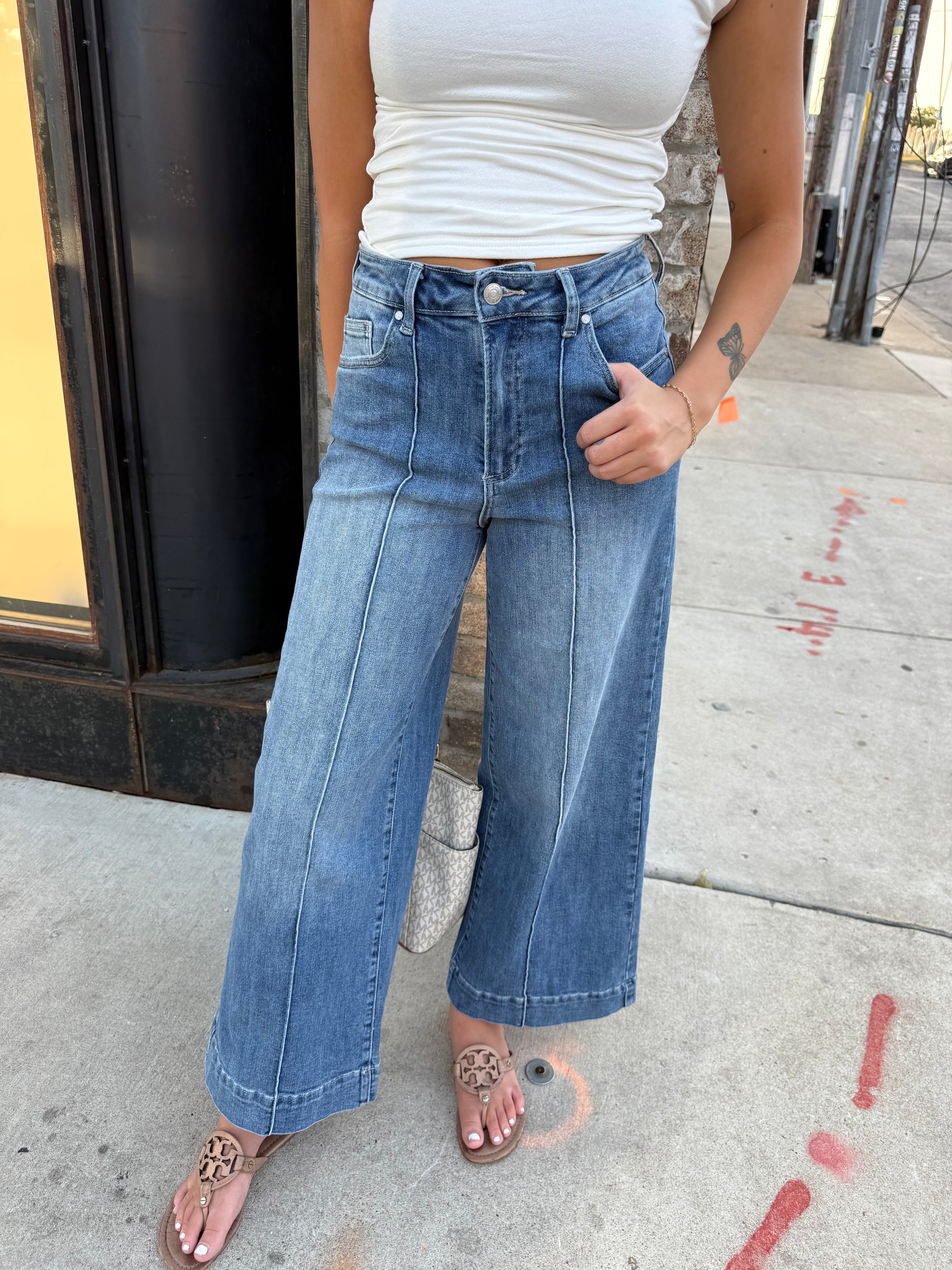 STRETCH HIGH RISE PIN TUCK DETAIL WIDE LEG JEAN