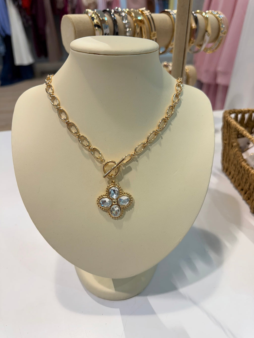 lux clover necklace
