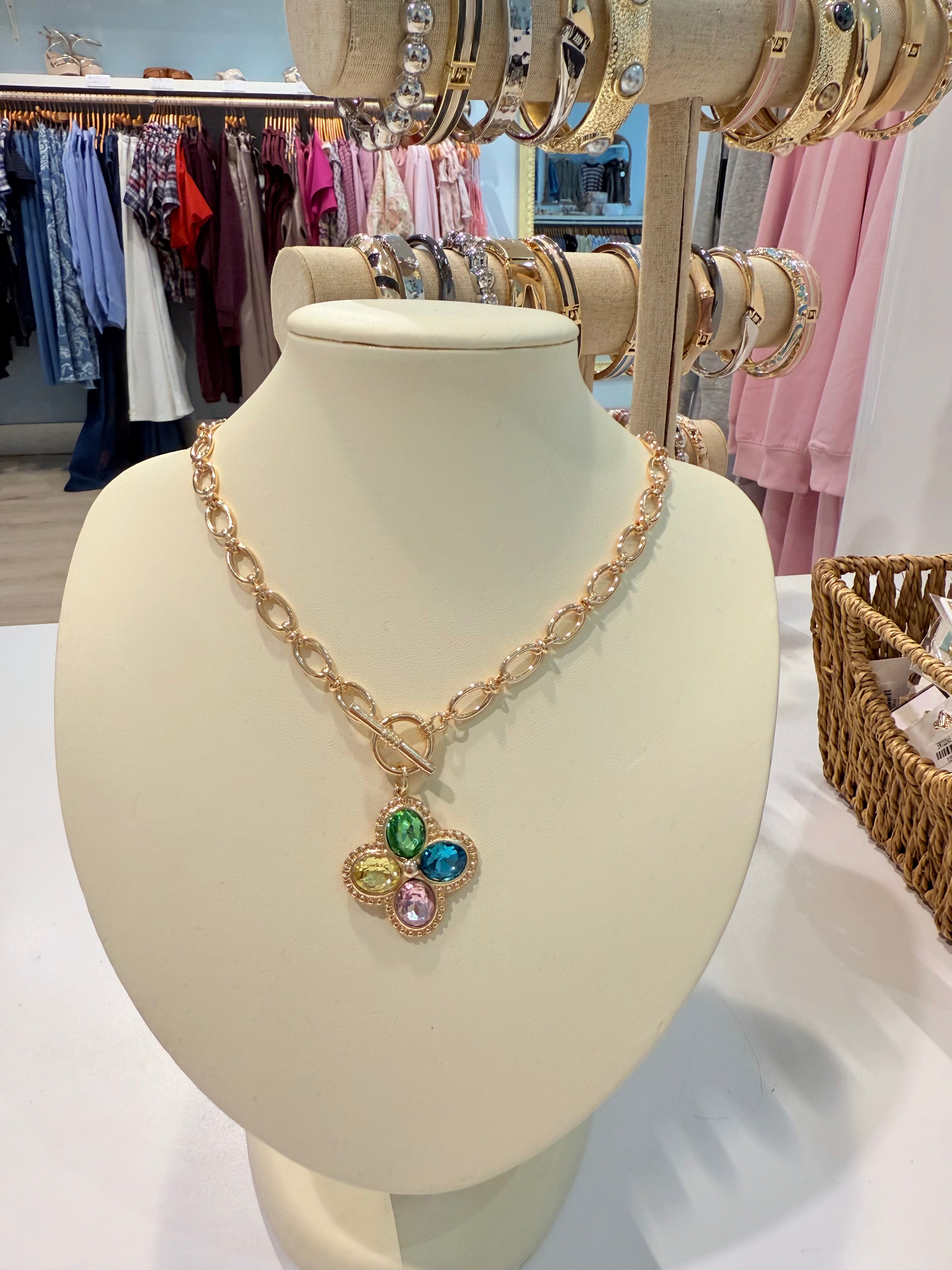 lux clover necklace