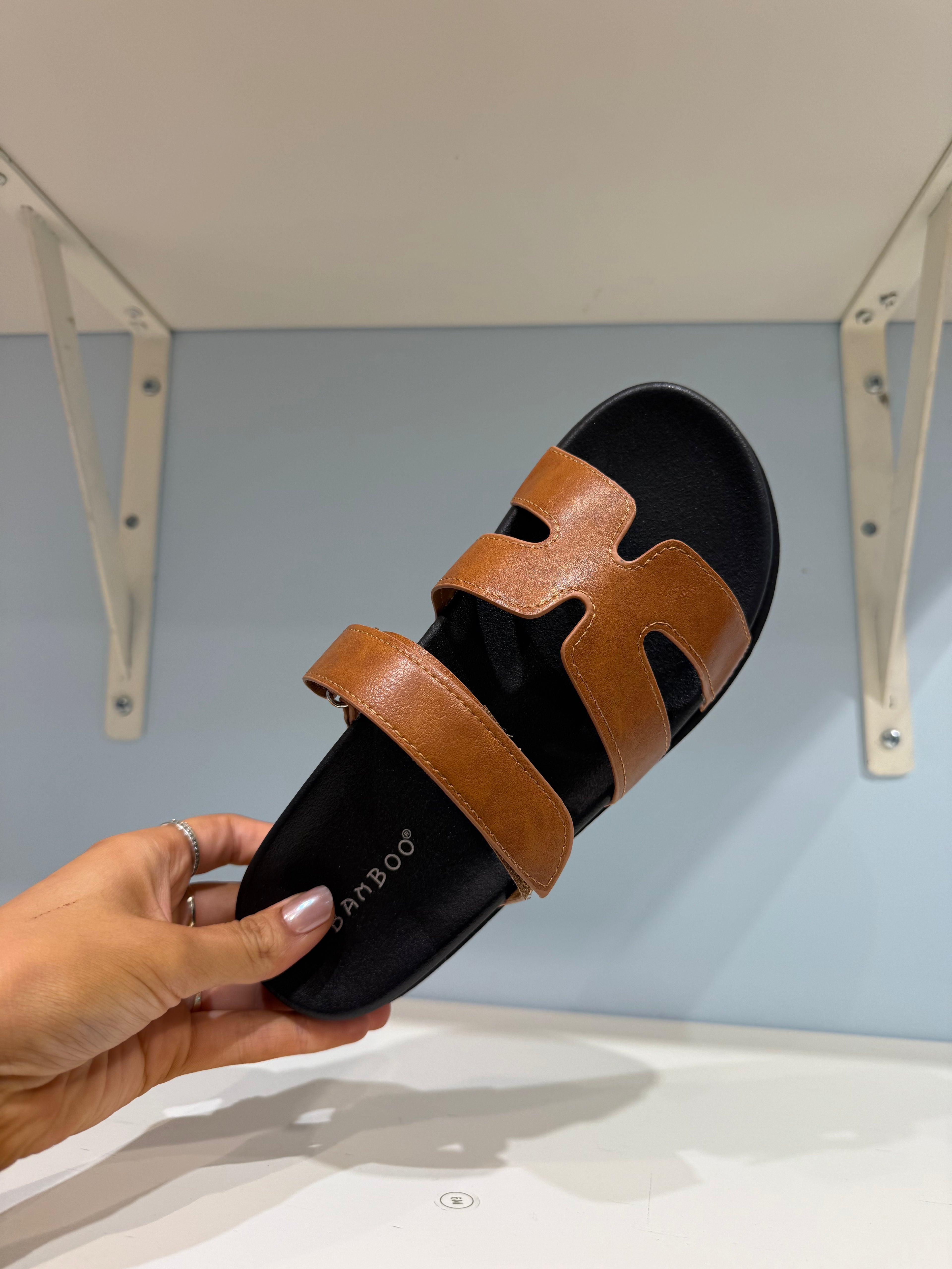 H sandal slide