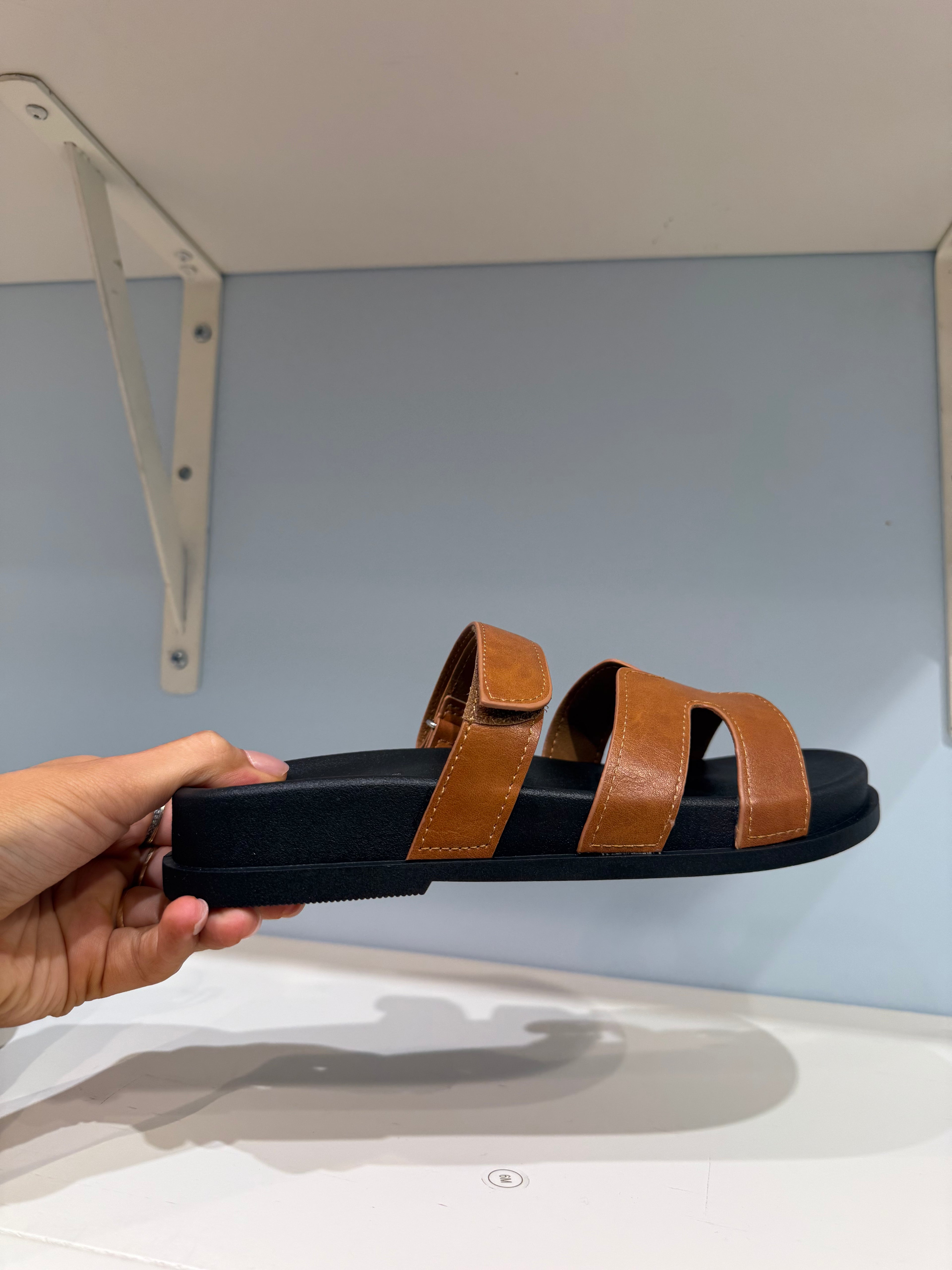 H sandal slide