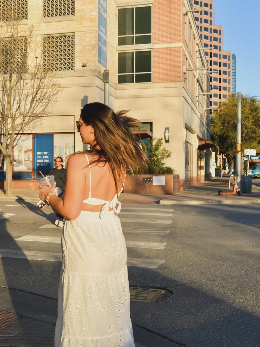 White eyelet dress in downtown Austin – Bronceada